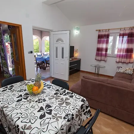 Loncar Apartment